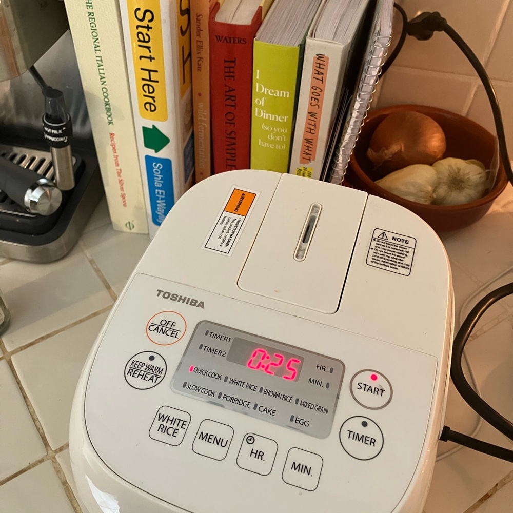 Toshiba White Multi-Function Cooker